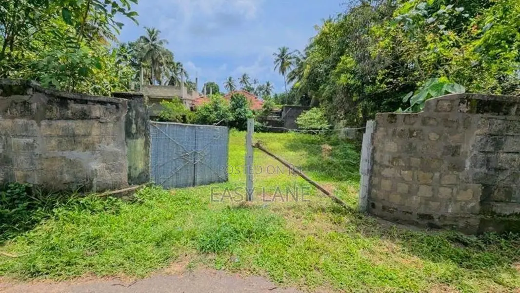 ගම්පහ සිරිමල් උයන පර්චස් 16ක අගනා ඉඩමක්