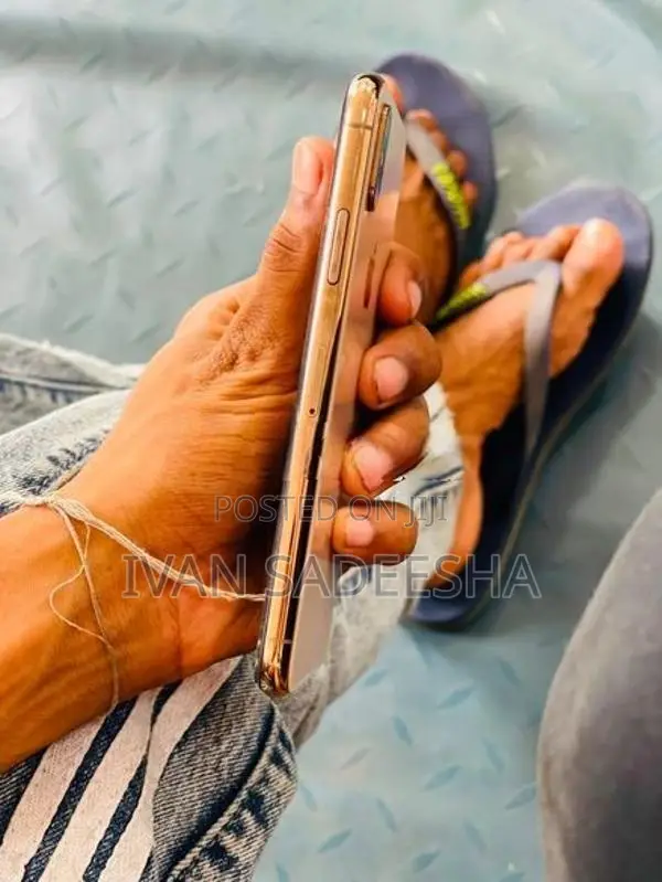 Apple iPhone XS (Used)