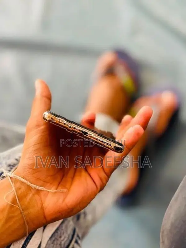Apple iPhone XS (Used)