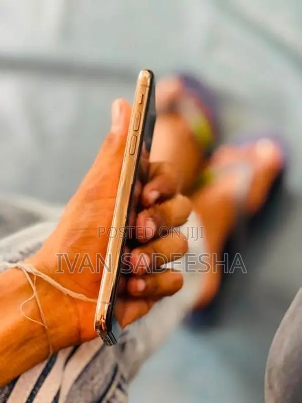 Apple iPhone XS (Used)