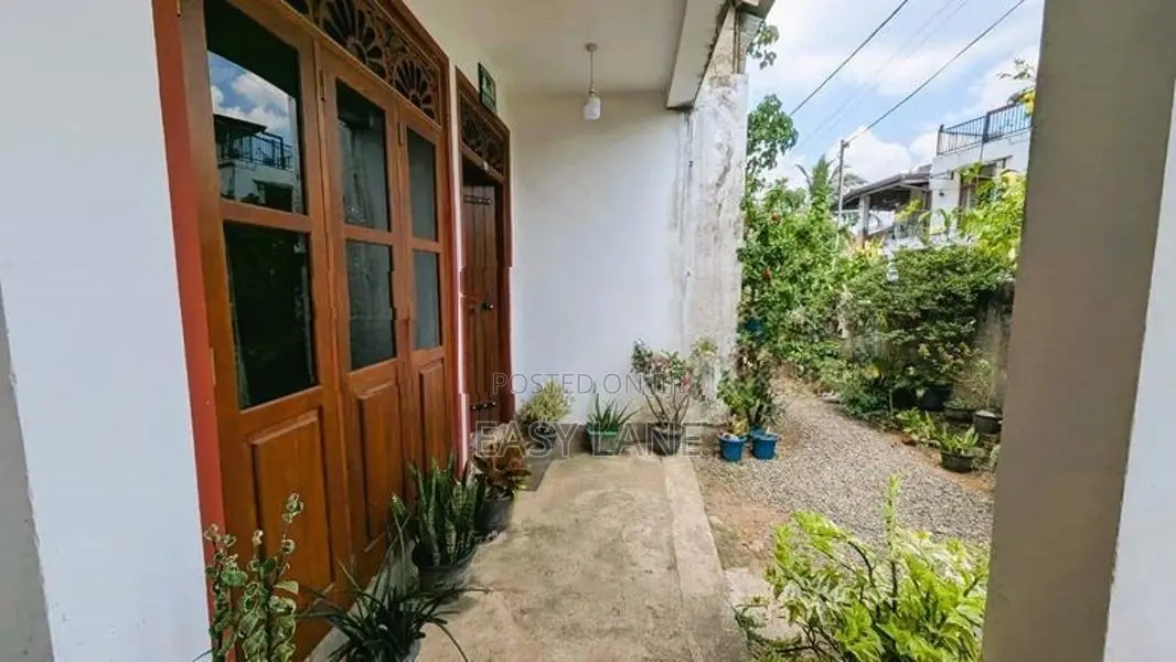ගම්පහ ඔරැතොට පාරෙන් දෙමහල් නිවසක් විකිණීමට SA 11770