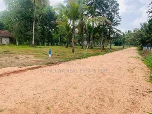 පොතුහැර නගරයට ලගින්ම ඉඩමක්