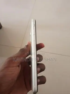 Apple iPhone SE 2 (Used)