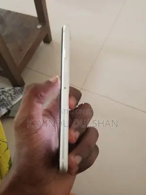 Apple iPhone SE 2 (Used)