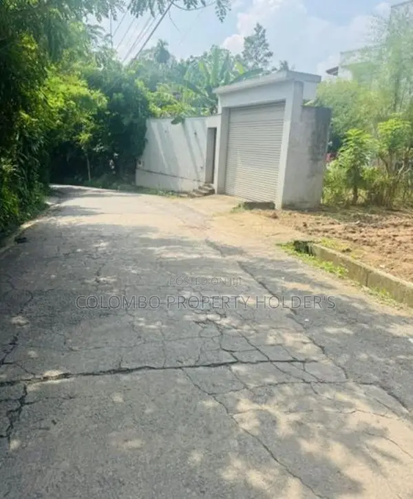 Land for Sale in Athurugiriya
