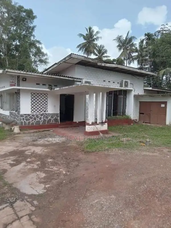 Prime 112-Perch Land with House for Sale Gampaha
