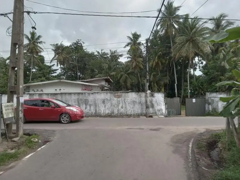 Prime 112-Perch Land with House for Sale Gampaha