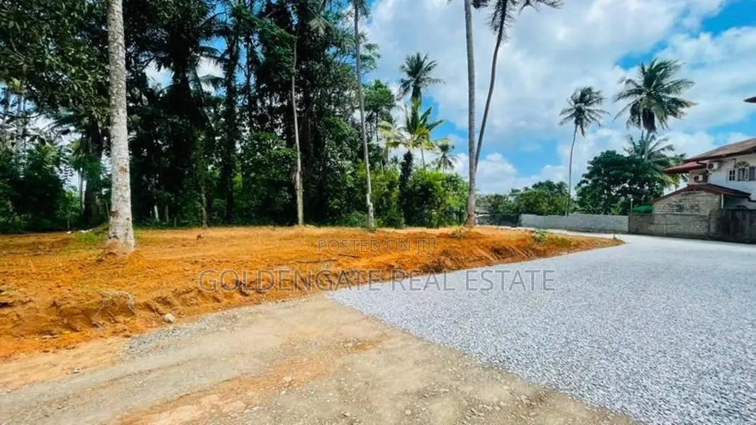 Residential Land for Sale in Kalagedihena