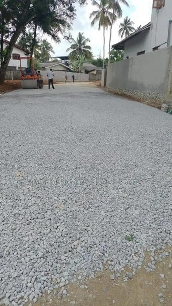 Residential Land for Sale in Kalagedihena