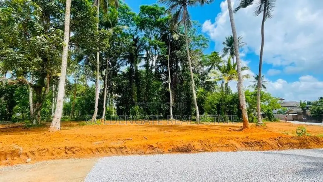Residential Land for Sale in Kalagedihena
