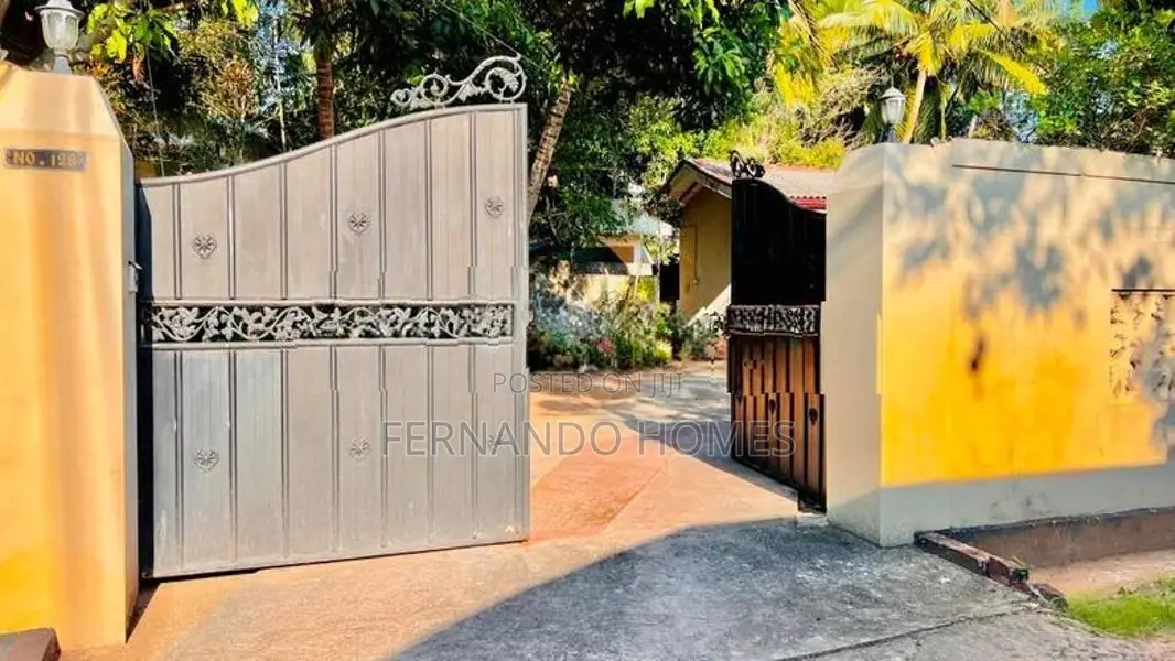 22 Perches Land With Valuble House For Sale In Negombo Area