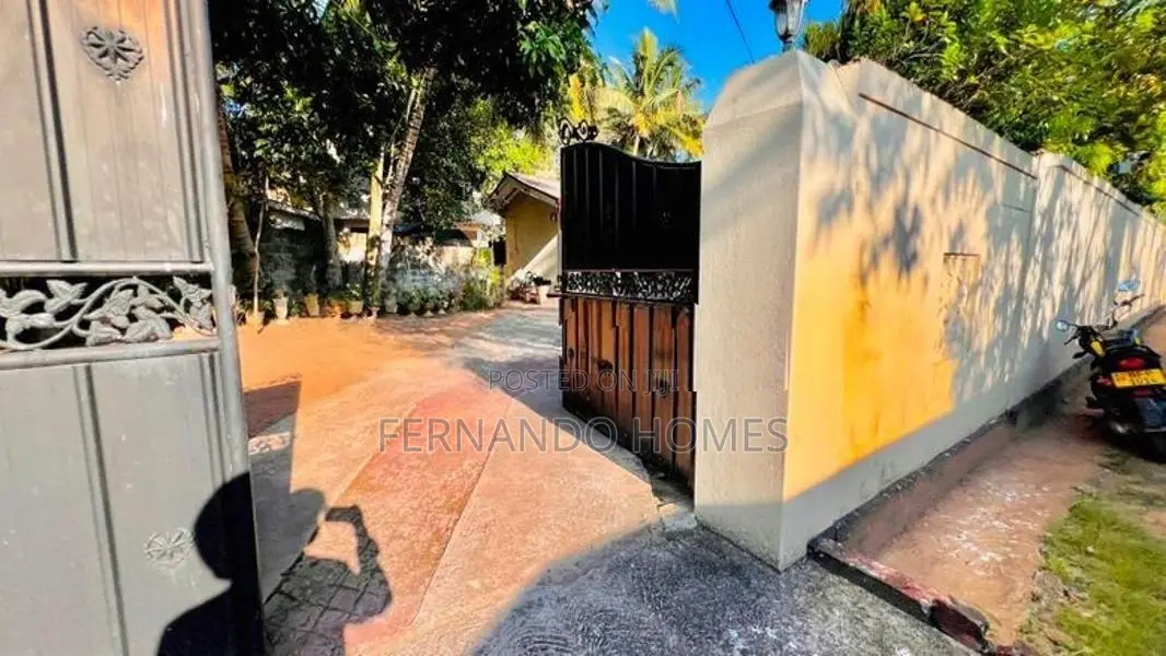 22 Perches Land With Valuble House For Sale In Negombo Area