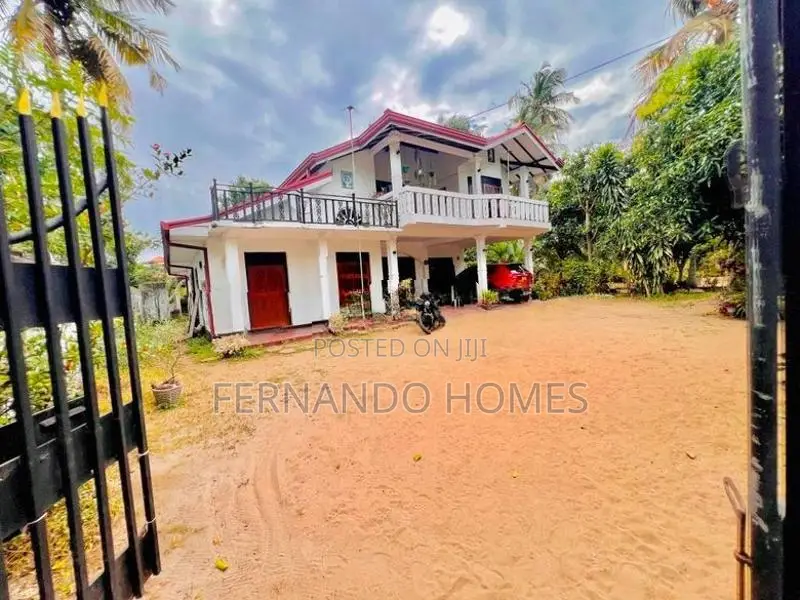 Close To Bus Road Good Area 21.5P Land And Up House Sale In Negombo