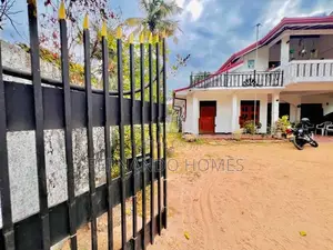 Close To Bus Road Good Area 21.5P Land And Up House Sale In Negombo