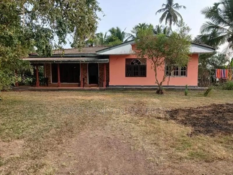 Prime Land with a House in Homagama
