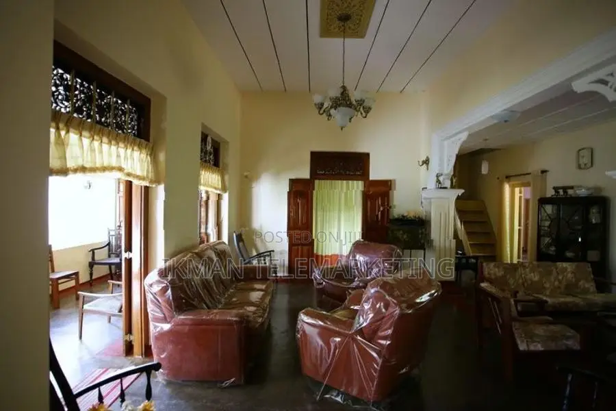 Land with House for Sale In Padukka, Pahalabope
