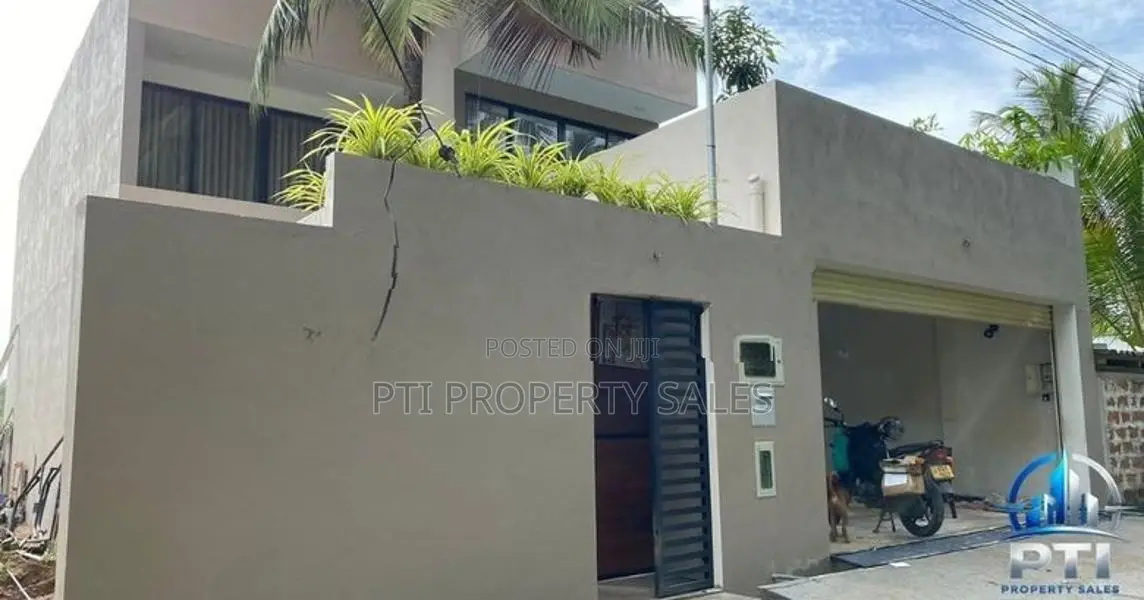 Architecturally Designed Luxury Home Piliyandala