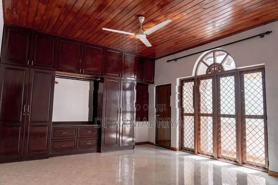 2 Story House for Sale in Borella