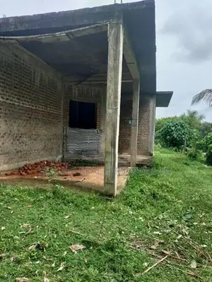 Half-Built House with 22 Perch Land for Sale in Dekatena,