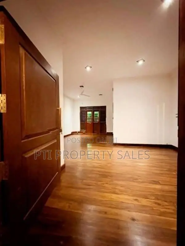 Brand-New Two-Story Luxury Residence – Kahathuduwa,