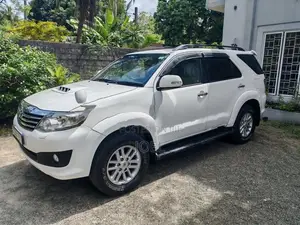 Toyota Fortuner 2013