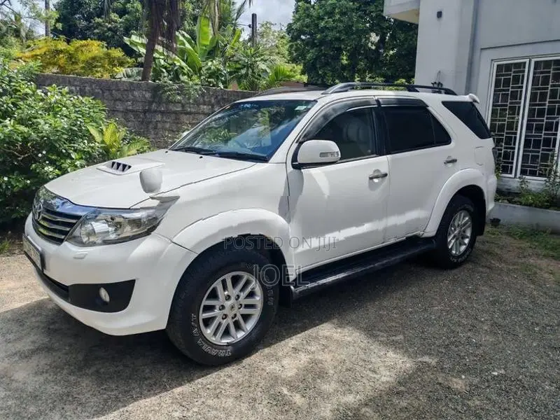 Toyota Fortuner 2013