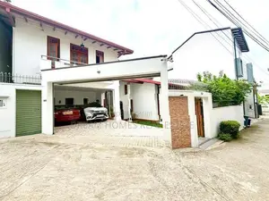 Elegantly Designed Luxury House for Sale – Bordering Colombo 05