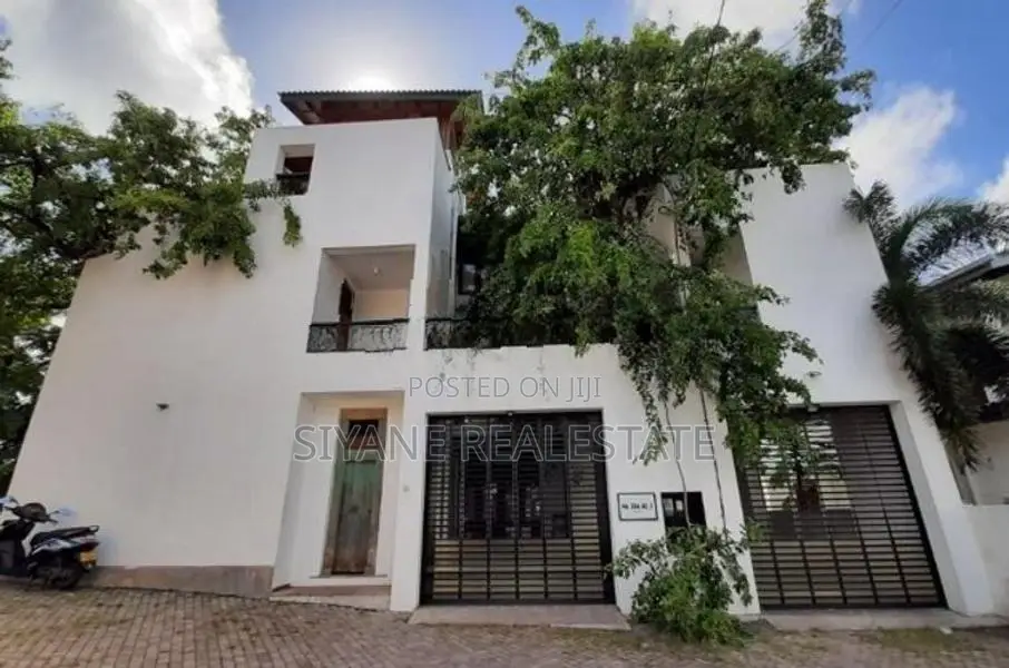 Newly Tree House For Sale In Nugegoda