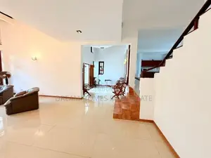 Elegantly Designed Luxury House for Sale – Bordering Colombo 05