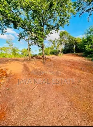 ​ තංගල්ල, රැකව සංචාරක කලාපයෙන් වටිනා බිම් කොටසක් විකිණීමට.