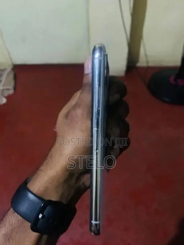 Apple iPhone XS (Used)