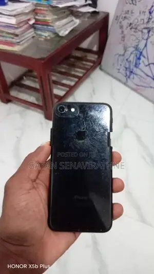 Apple iPhone 7 (Used)
