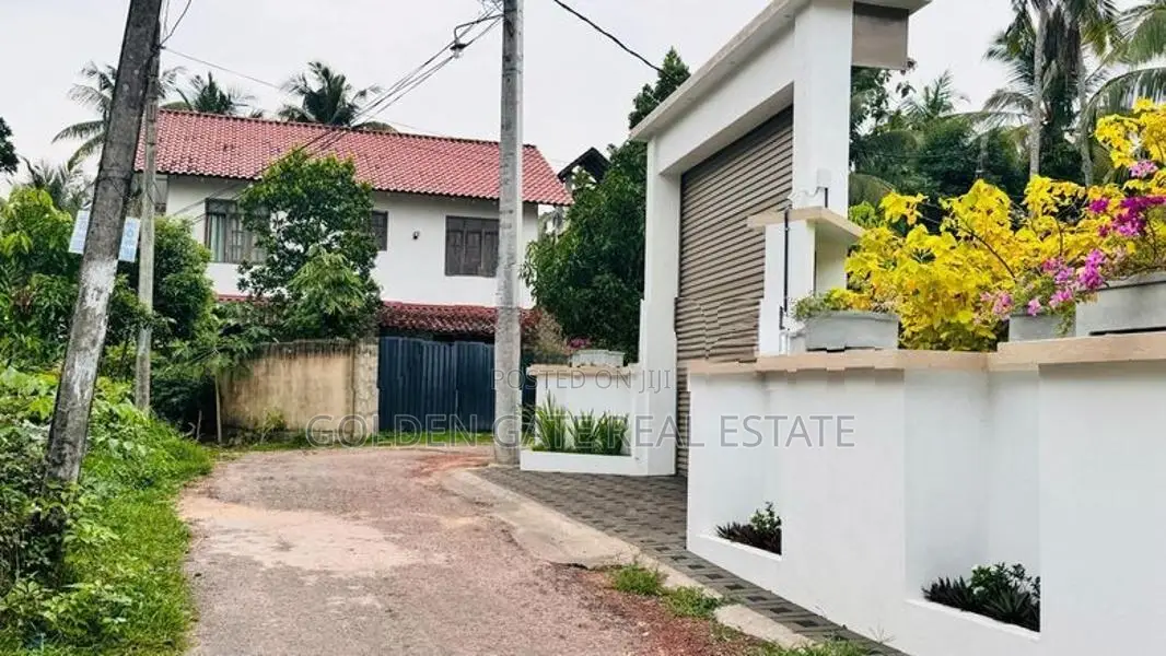 Elegant Two Storey House for Sale Closed to Katunayaka