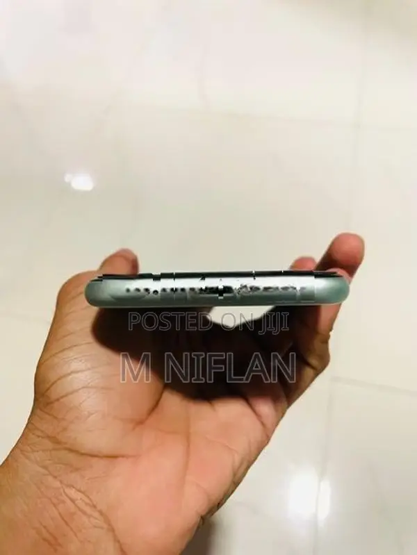 Apple iPhone 11 256GB (Used)