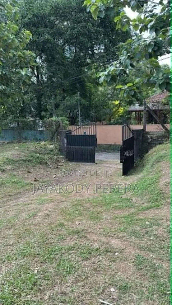 Spacious 3 Bedroom House for Rent Near Kadawatha