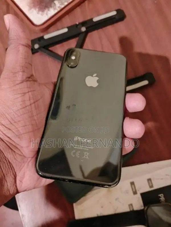Apple iPhone XS 64GB (Used)