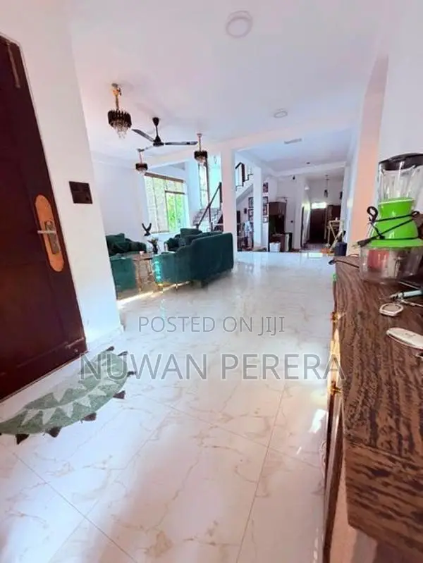 Piliyandala 6 BR 20 p villa type solar generated house for sale .