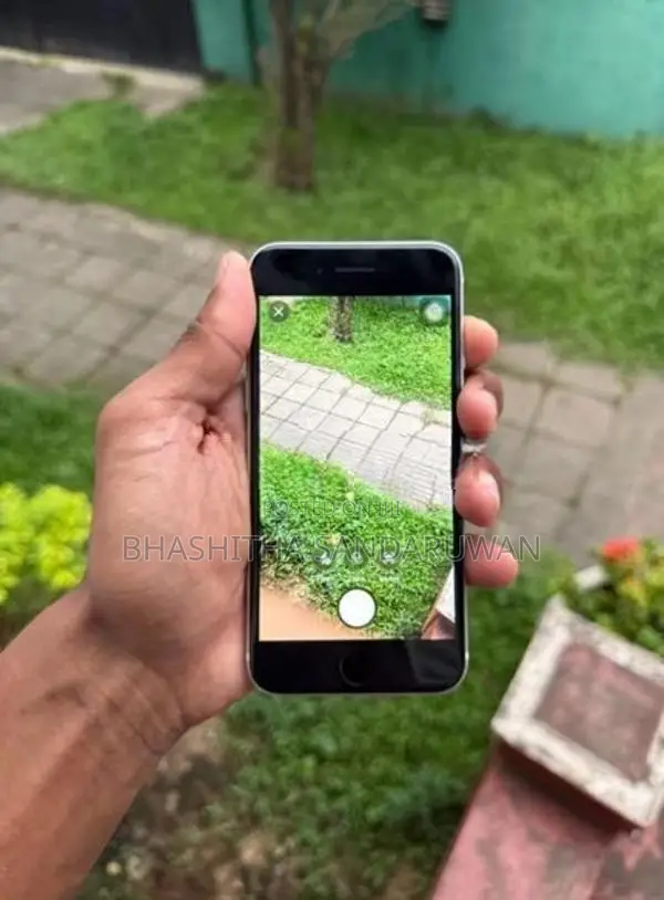 Apple iPhone SE 2 (Used)