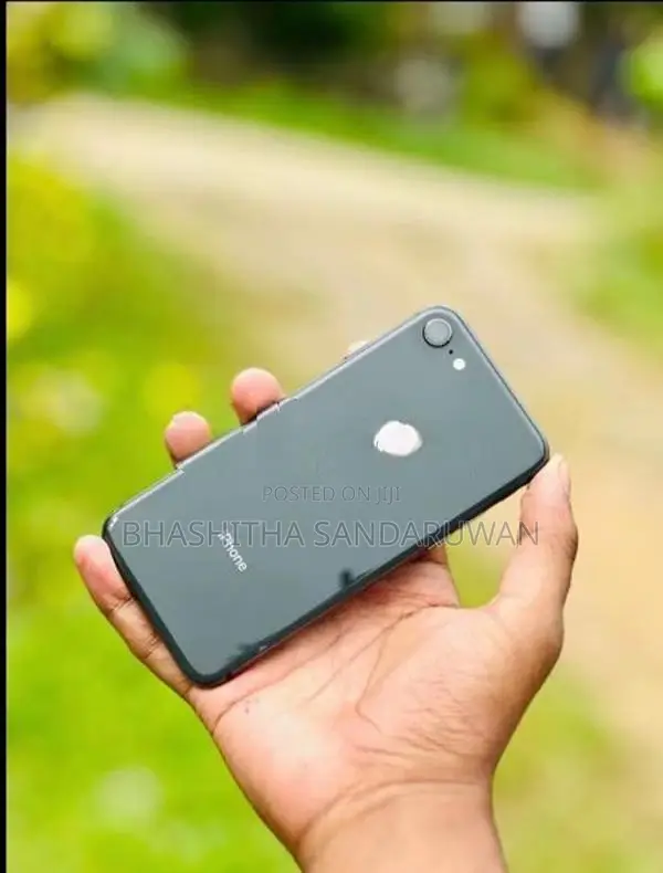 Apple iPhone 8 (Used)