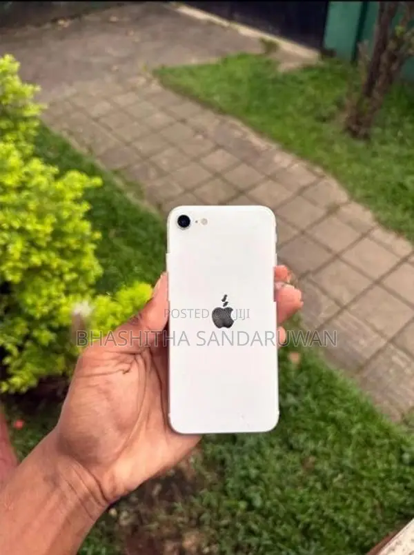 Apple iPhone SE 2 (Used)