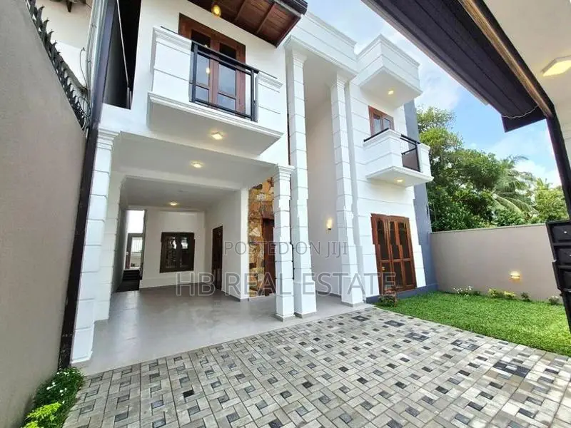 Boralesgamuwa Newly Built Super Luxury Three Story House for sale