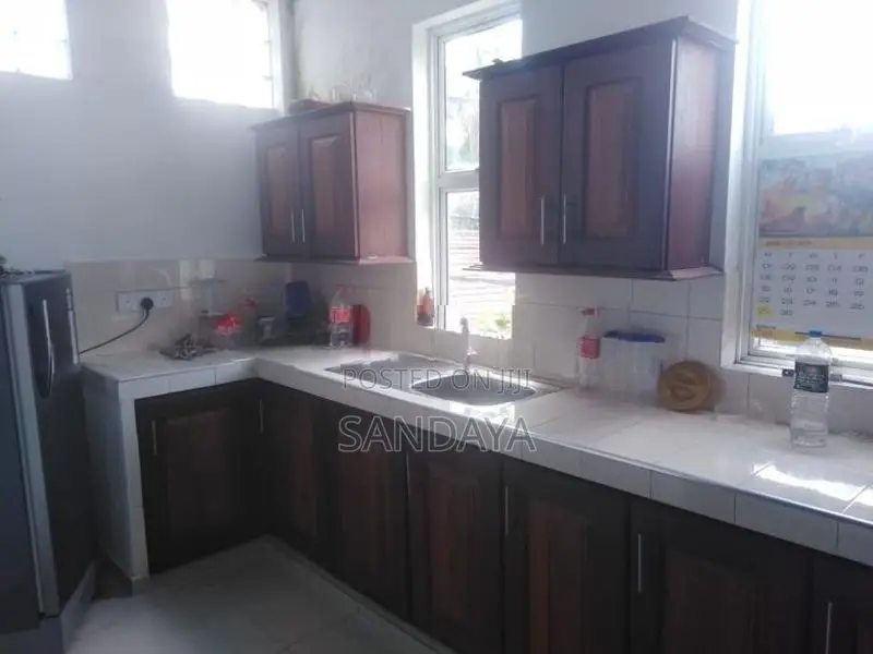 1st Floor of Commercial Building for Rent Koswatta
