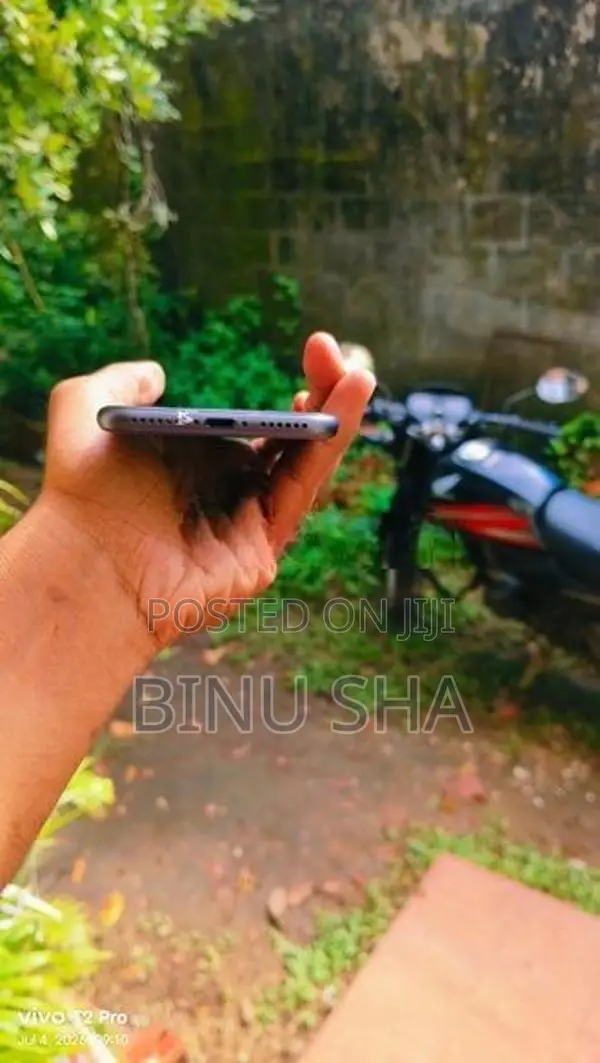 Apple iPhone 8 (Used)