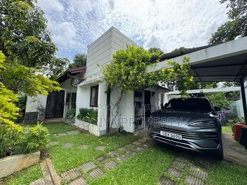 New House with Large Garden for Sale in Piliyandala