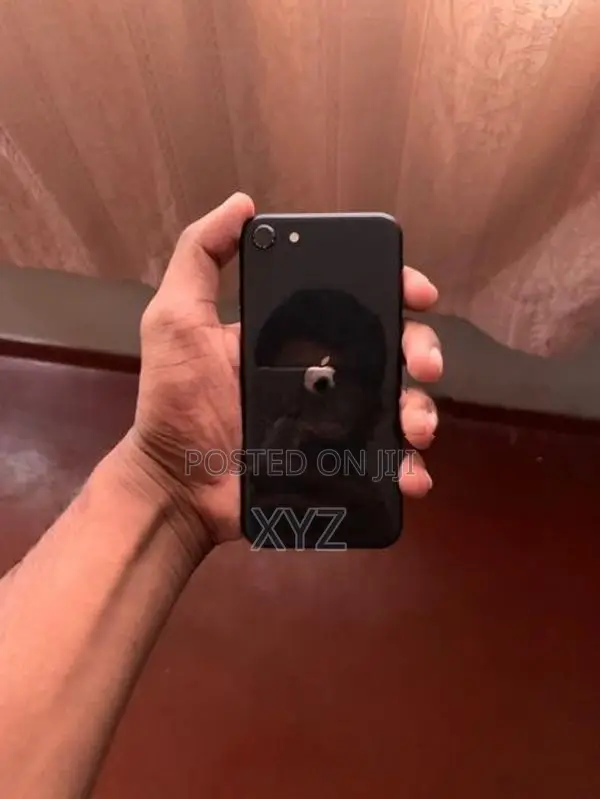 Apple iPhone SE 2 (Used)