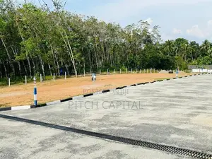 kaluaggala 122 ප්‍රධාන බස් පාරට සමීපයෙන් විකිණීමට අගනා බිම් කොටස්
