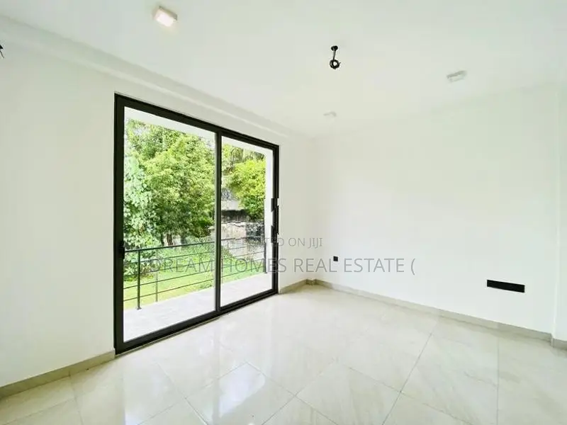 Luxury Newly Built 2-Story House for Sale – Athurugiriya