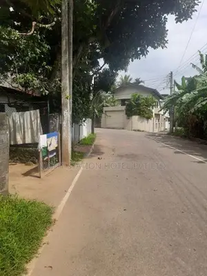 House with Valuable Land for Sale – Suwarapola, Piliyandala