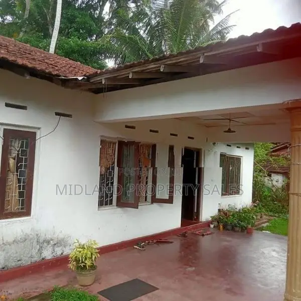 වටිනා පර්චස් 250 ඉඩම සමග පැරණි නිවස මිනුවන්ගොඩ