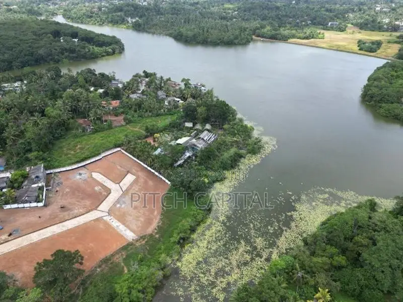 බණ්ඩාරගමින් වැවට මුහුණලා සුපිරි ඉඩමක්